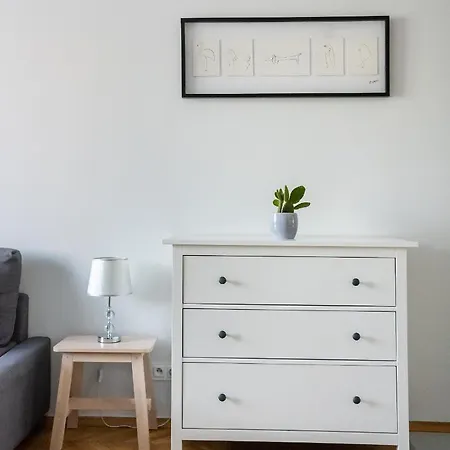 Nowogrodzka Grey By Bookinghost Warschau