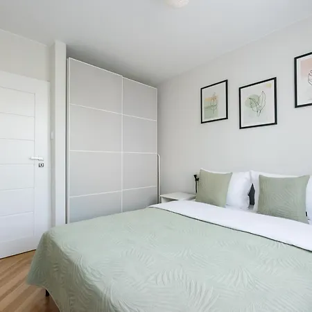 Nowogrodzka Grey By Bookinghost *